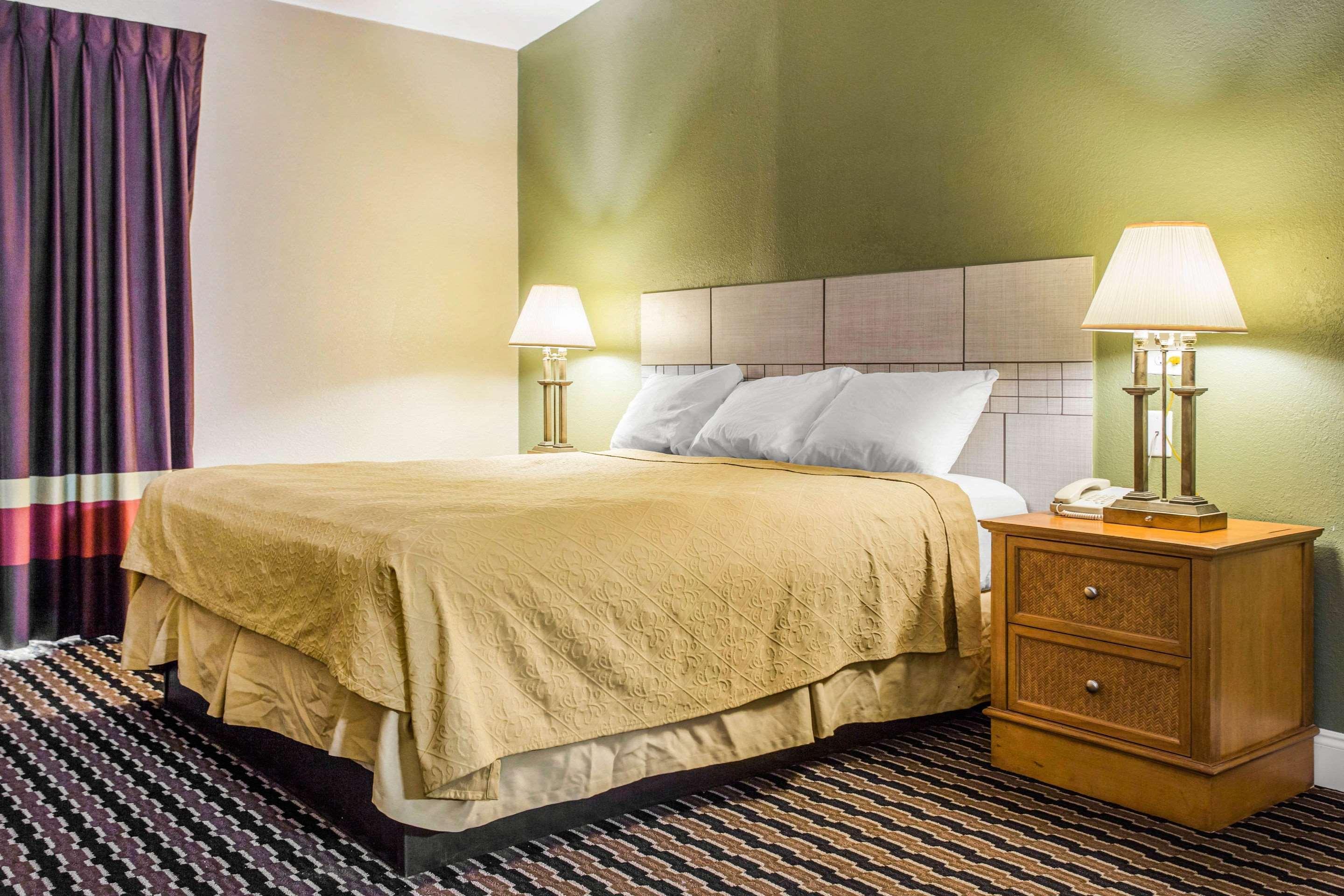 ホテル Super 8 By Wyndham Rocky Mount I-95 Exit 145 バトルボロ エクステリア 写真