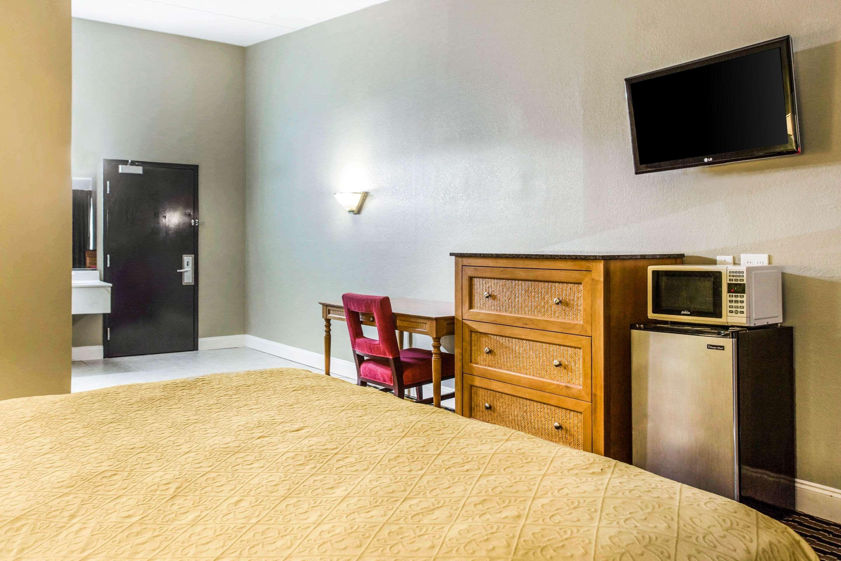 ホテル Super 8 By Wyndham Rocky Mount I-95 Exit 145 バトルボロ エクステリア 写真