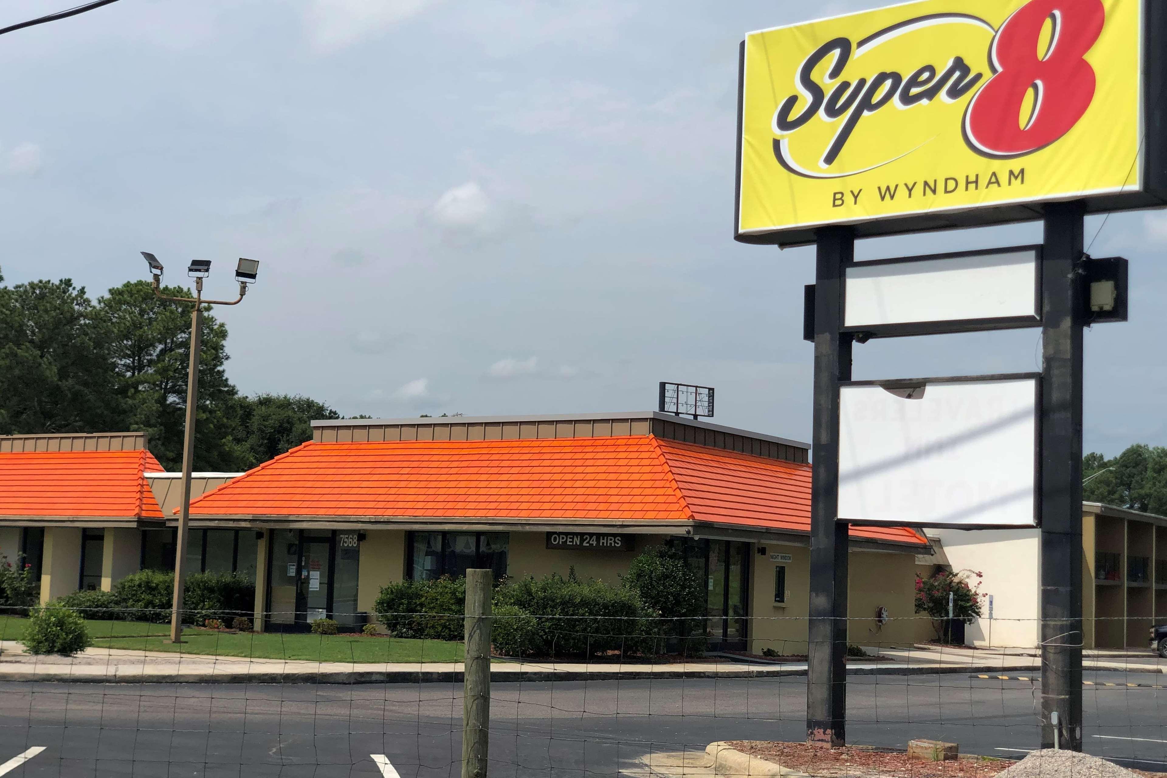ホテル Super 8 By Wyndham Rocky Mount I-95 Exit 145 バトルボロ エクステリア 写真