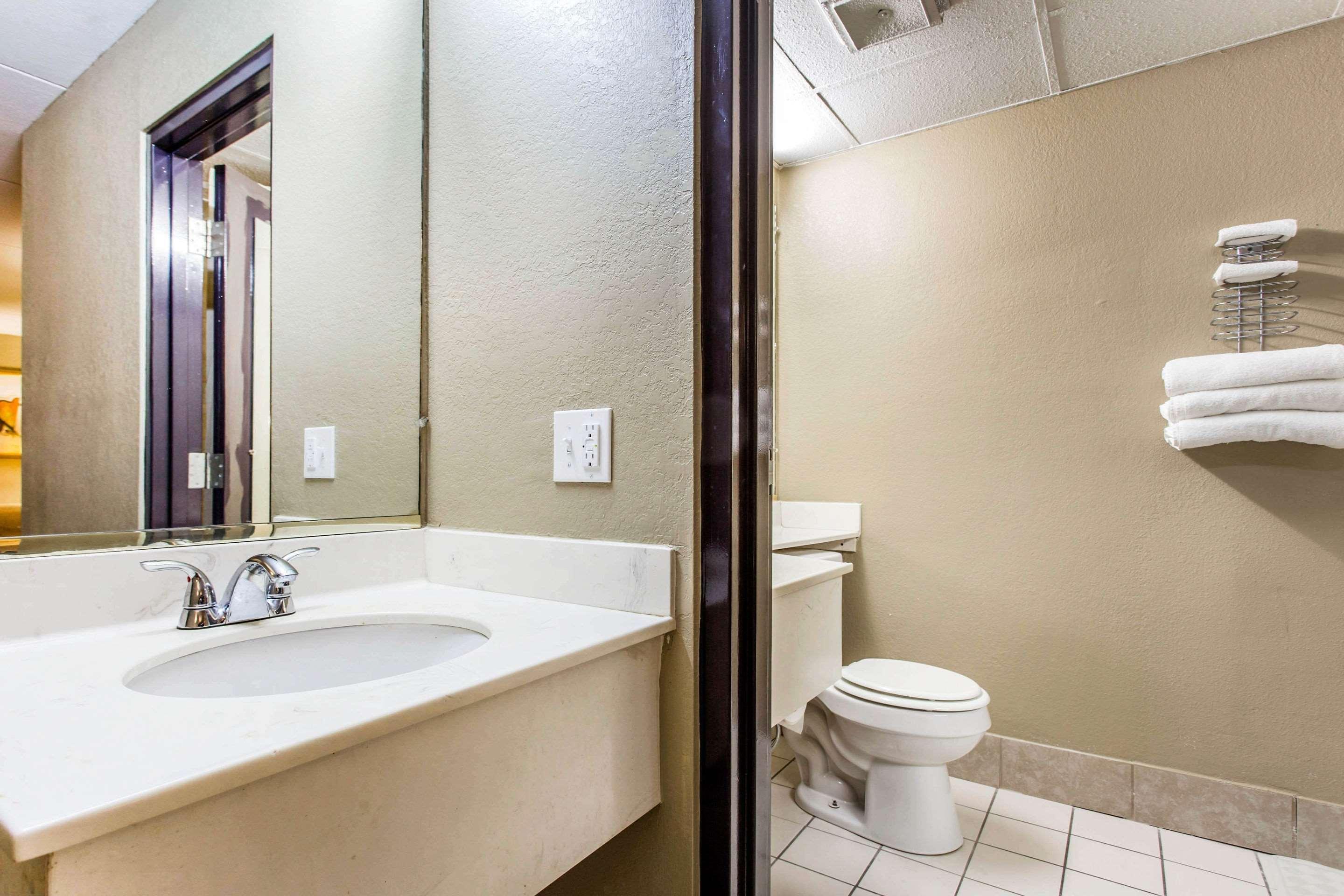 ホテル Super 8 By Wyndham Rocky Mount I-95 Exit 145 バトルボロ エクステリア 写真