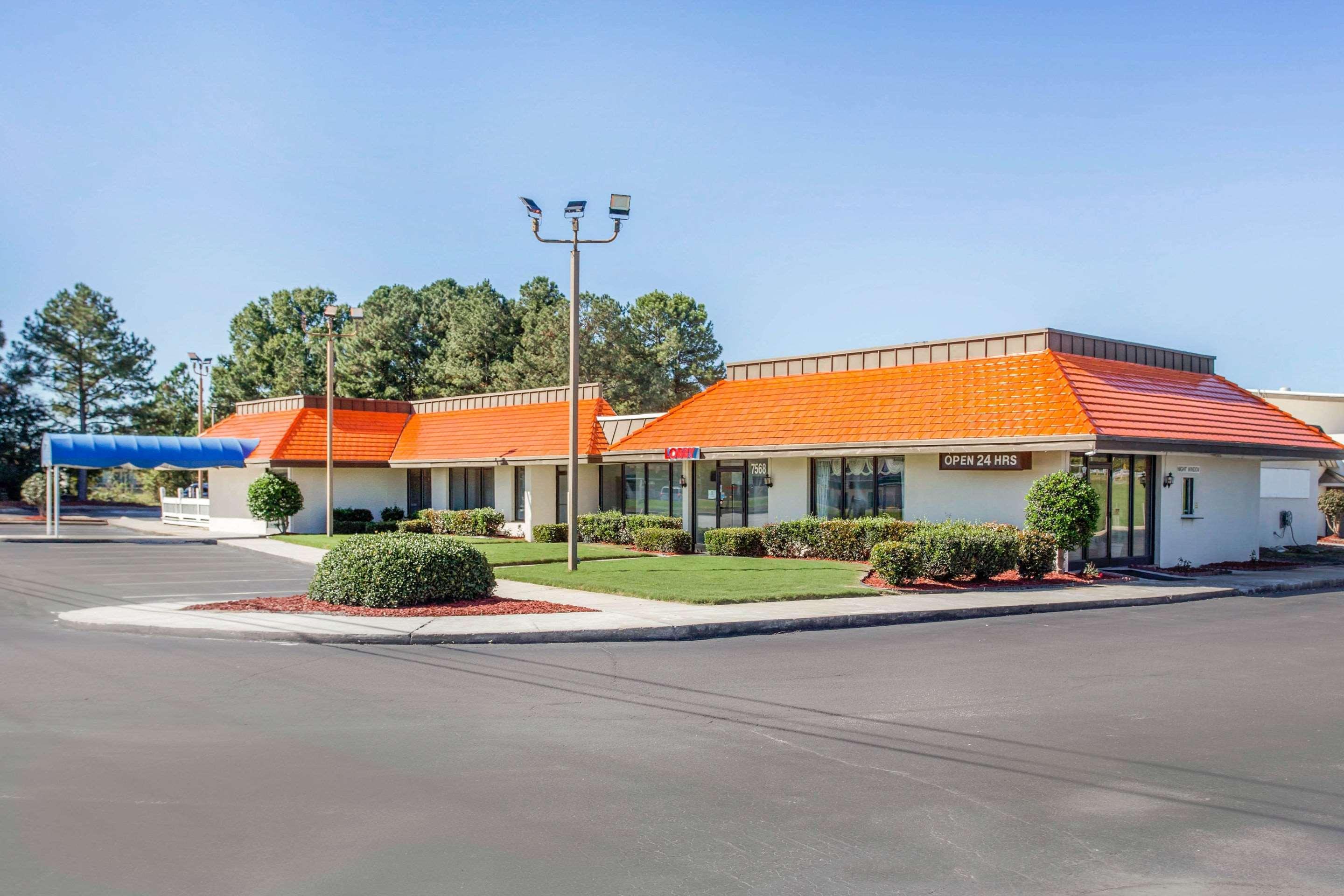 ホテル Super 8 By Wyndham Rocky Mount I-95 Exit 145 バトルボロ エクステリア 写真