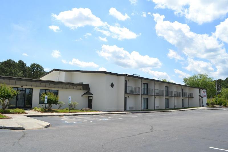 ホテル Super 8 By Wyndham Rocky Mount I-95 Exit 145 バトルボロ エクステリア 写真