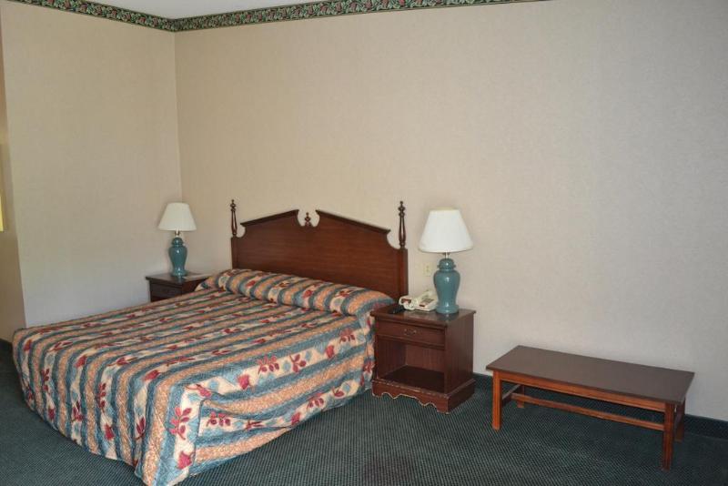 ホテル Super 8 By Wyndham Rocky Mount I-95 Exit 145 バトルボロ エクステリア 写真