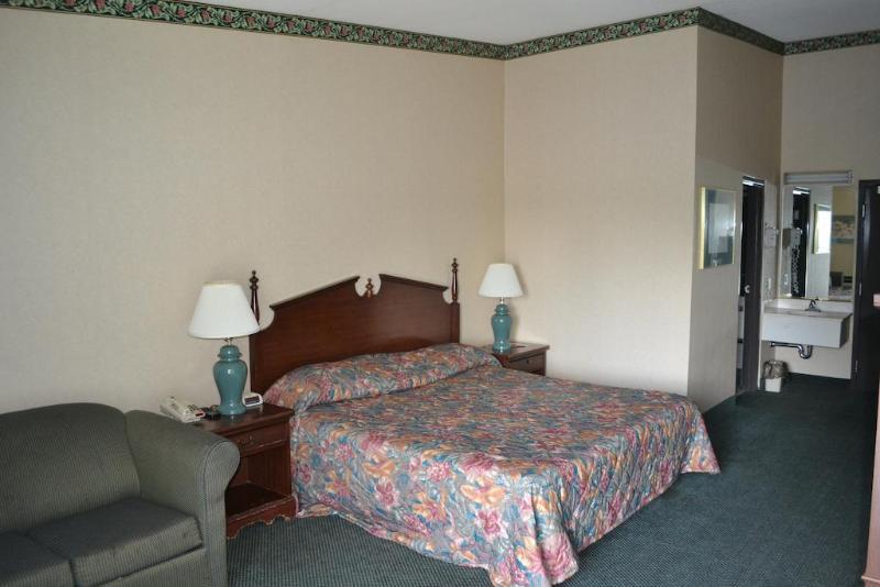ホテル Super 8 By Wyndham Rocky Mount I-95 Exit 145 バトルボロ エクステリア 写真